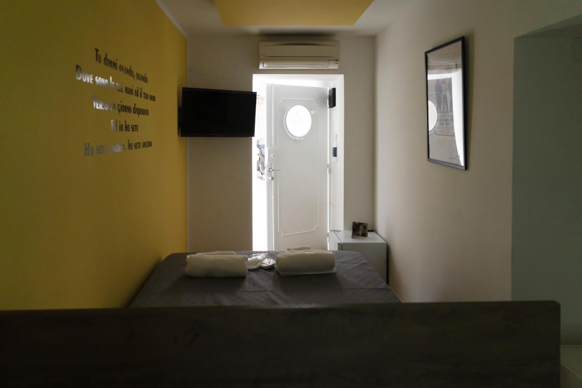 Yes I Know My Room - Mini Room Martiri 那不勒斯 外观 照片
